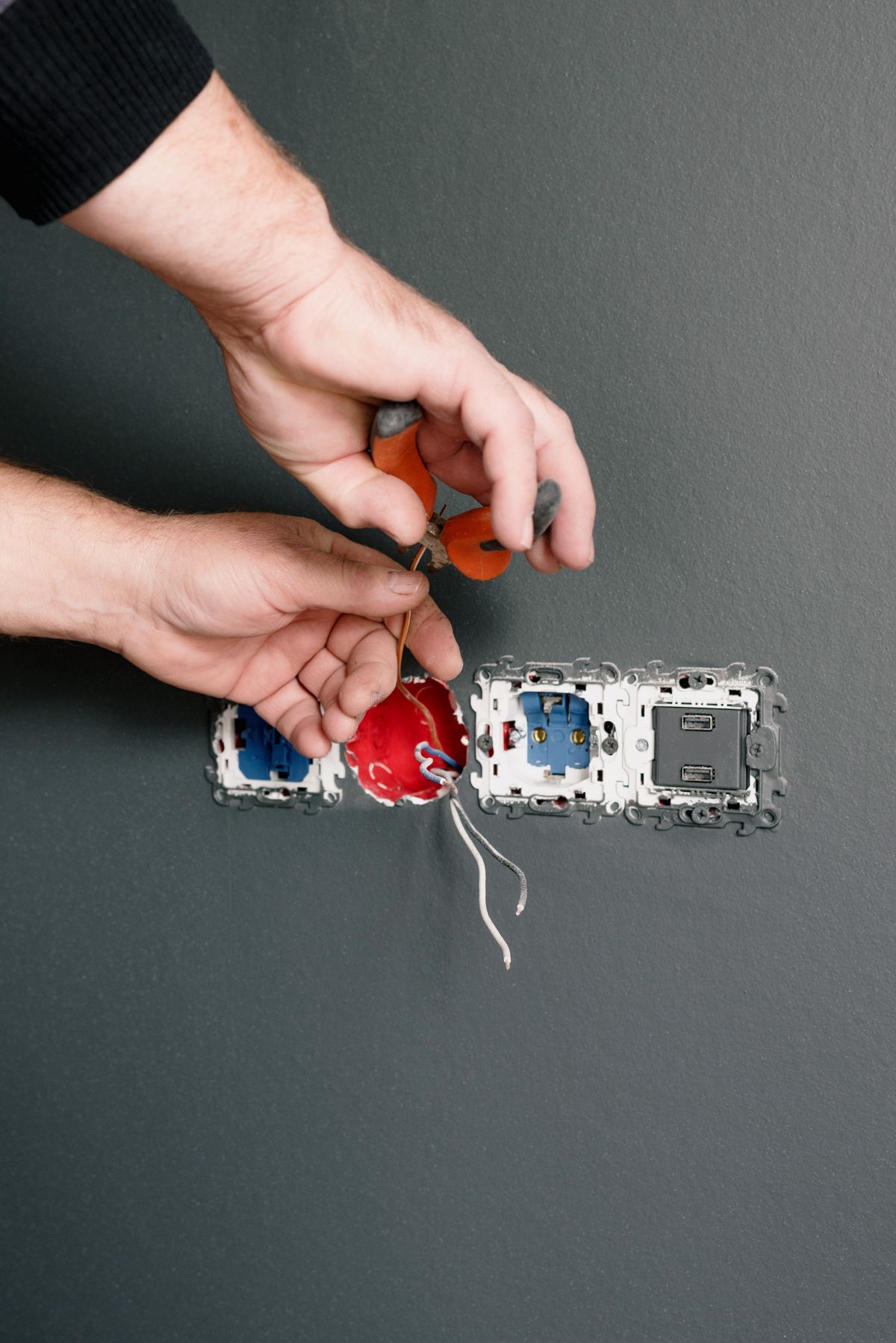 Electrician Jobs in Czechia — Immediate Hiring with Competitive Salary